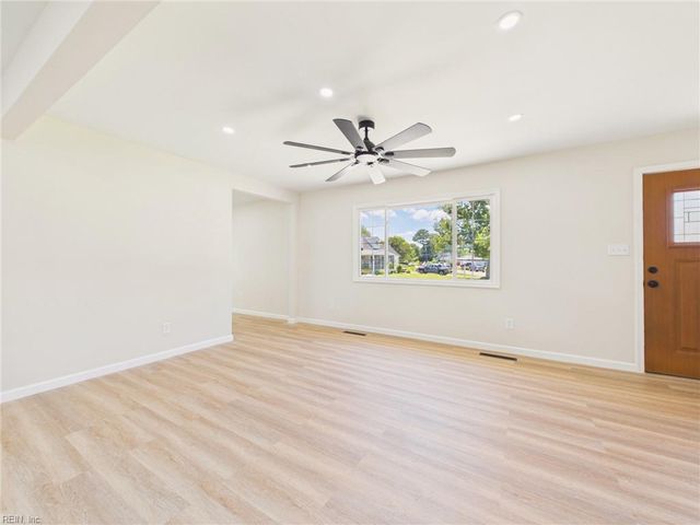 4801 Peachcreek LN, Virginia Beach, VA 23455