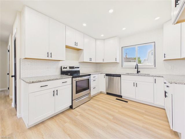 4801 Peachcreek LN, Virginia Beach, VA 23455