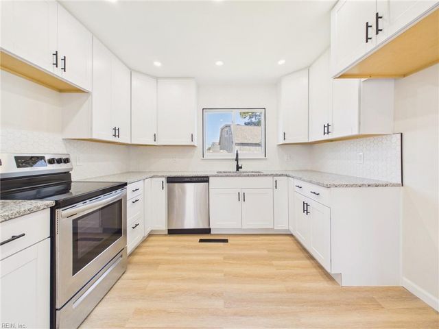 4801 Peachcreek LN, Virginia Beach, VA 23455