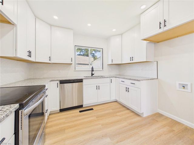 4801 Peachcreek LN, Virginia Beach, VA 23455