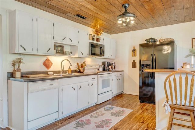 1006 Little Catawba Creek RD, Troutville, VA 24175