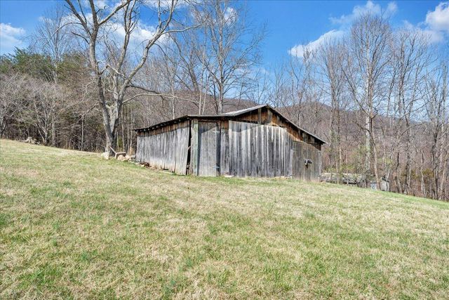 1006 Little Catawba Creek RD, Troutville, VA 24175