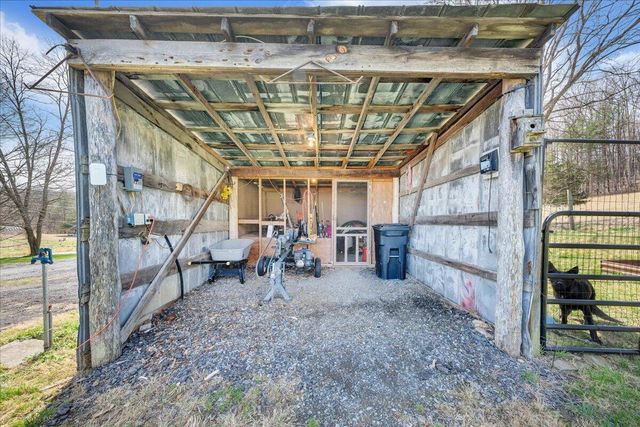 1006 Little Catawba Creek RD, Troutville, VA 24175