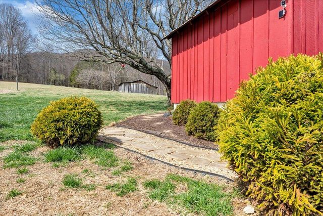 1006 Little Catawba Creek RD, Troutville, VA 24175