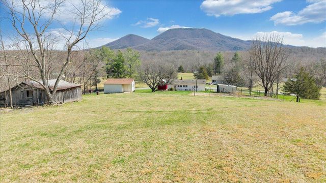 1006 Little Catawba Creek RD, Troutville, VA 24175
