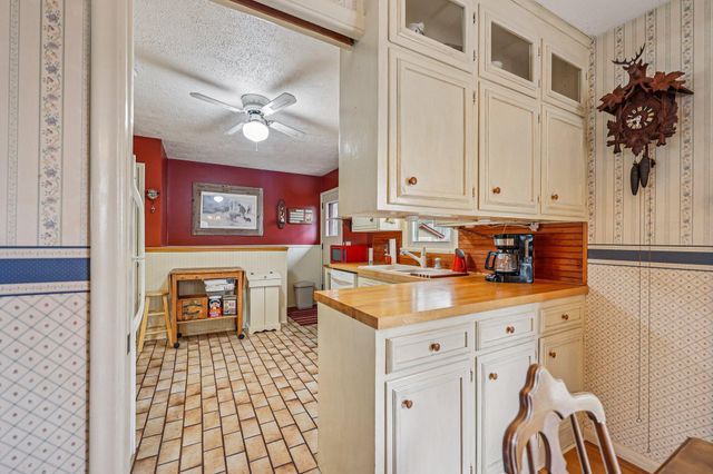 2639 Cedar Crest Road E, Minnetonka, MN 55305