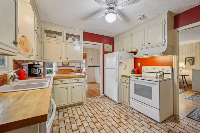 2639 Cedar Crest Road E, Minnetonka, MN 55305