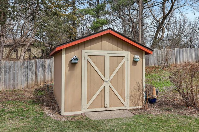 2639 Cedar Crest Road E, Minnetonka, MN 55305