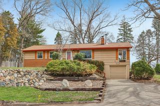 2639 Cedar Crest Road E, Minnetonka, MN 55305