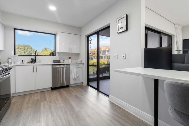 3475 Emerald Oaks Dr 1705, Hollywood, FL 33021