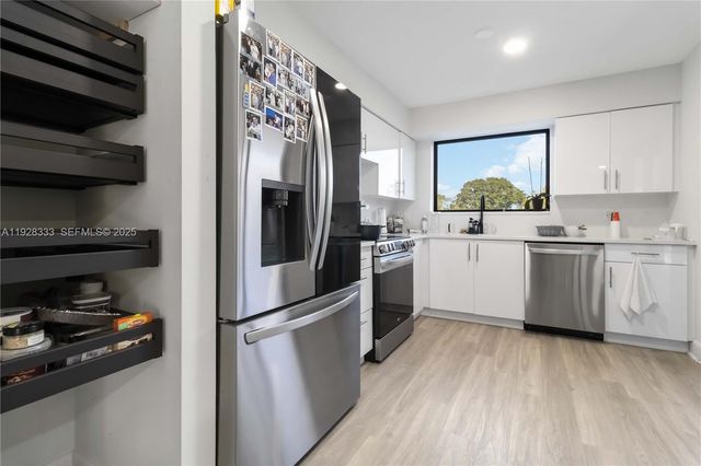 3475 Emerald Oaks Dr 1705, Hollywood, FL 33021