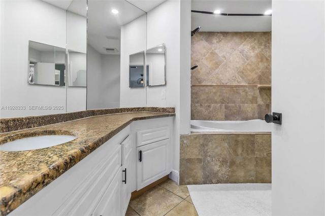 3475 Emerald Oaks Dr 1705, Hollywood, FL 33021