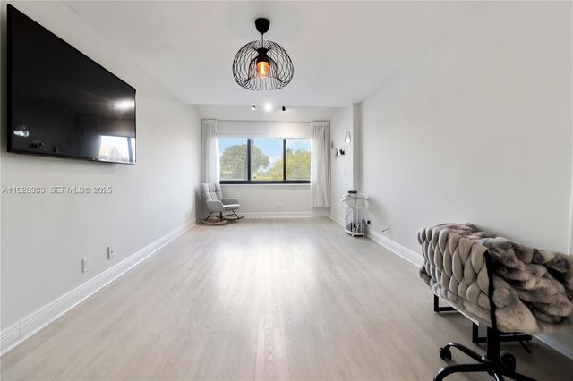 3475 Emerald Oaks Dr 1705, Hollywood, FL 33021