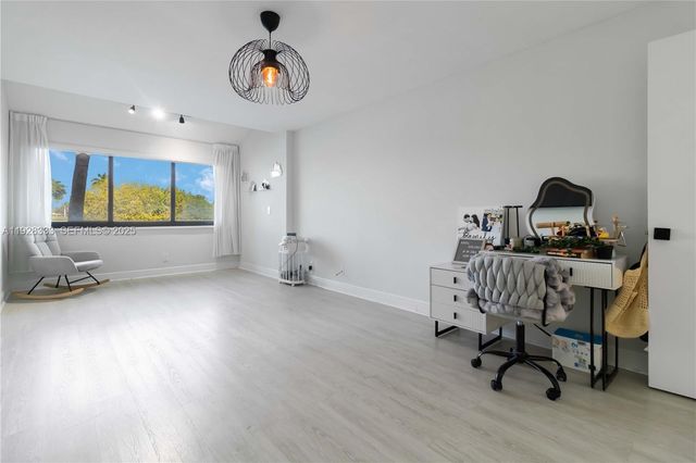 3475 Emerald Oaks Dr 1705, Hollywood, FL 33021