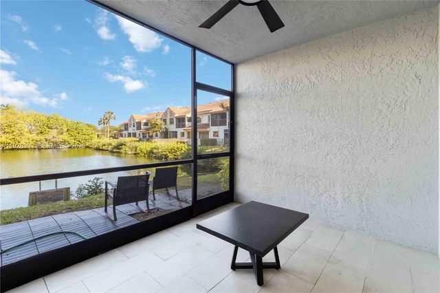 3475 Emerald Oaks Dr 1705, Hollywood, FL 33021