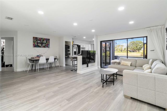 3475 Emerald Oaks Dr 1705, Hollywood, FL 33021