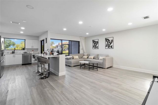 3475 Emerald Oaks Dr 1705, Hollywood, FL 33021