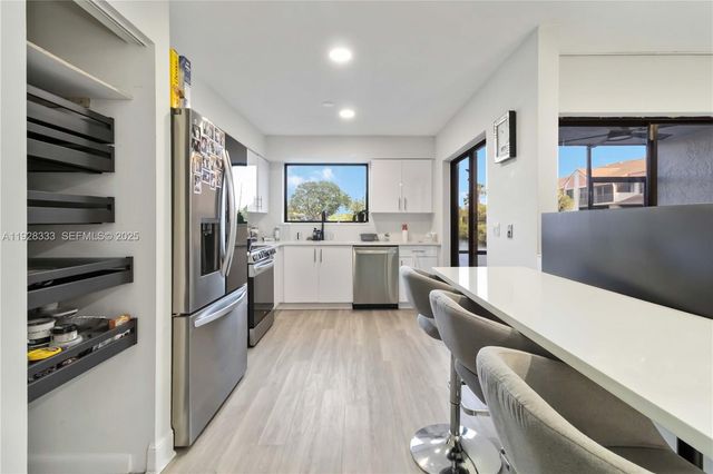 3475 Emerald Oaks Dr 1705, Hollywood, FL 33021