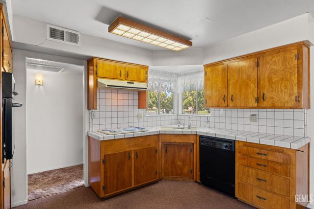 203 Suzanne Lane, Taft, CA 93268