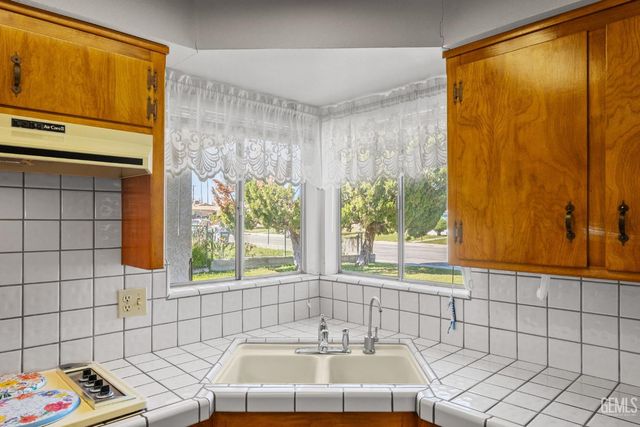 203 Suzanne Lane, Taft, CA 93268