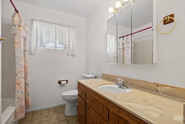 203 Suzanne Lane, Taft, CA 93268