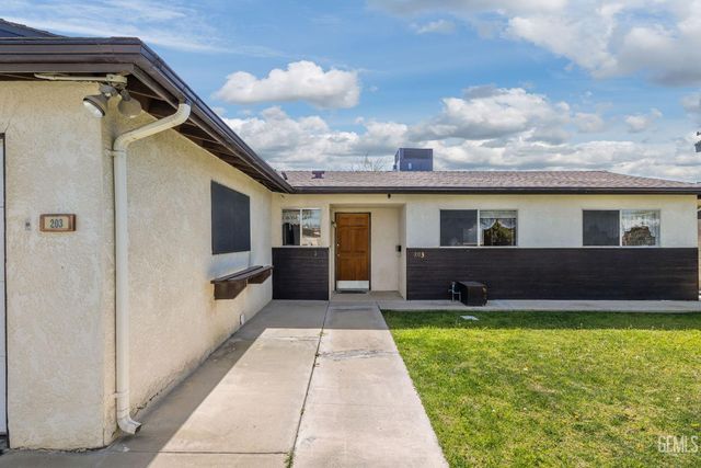 203 Suzanne Lane, Taft, CA 93268
