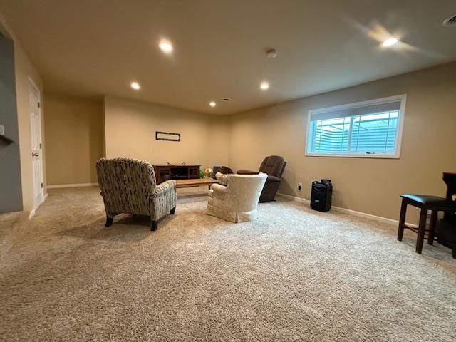 1805 28th St NW, Minot, ND 58703