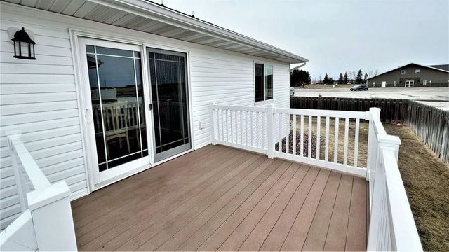 1805 28th St NW, Minot, ND 58703