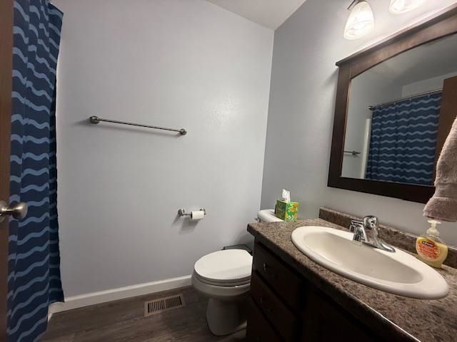 1805 28th St NW, Minot, ND 58703