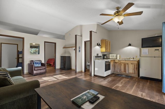 207 Bar M Lane 20, Branson West, MO 65737