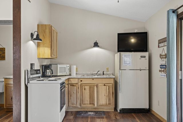 207 Bar M Lane 20, Branson West, MO 65737