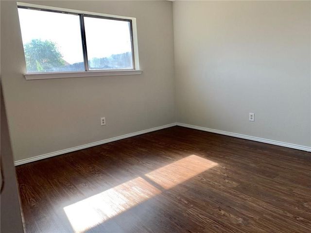 541 Canary Lane, Red Oak, TX 75154