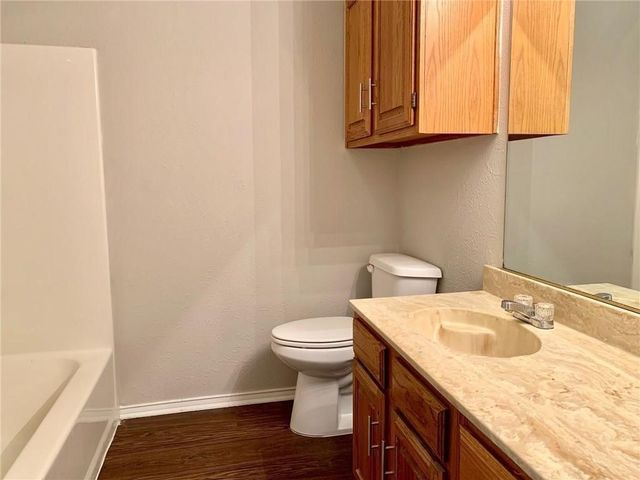 541 Canary Lane, Red Oak, TX 75154