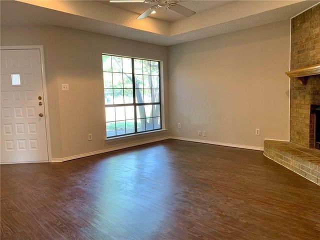 541 Canary Lane, Red Oak, TX 75154