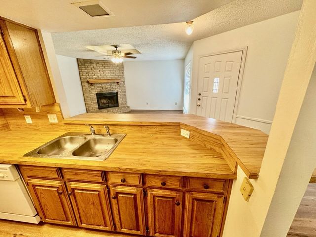 541 Canary Lane, Red Oak, TX 75154