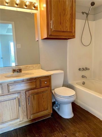 541 Canary Lane, Red Oak, TX 75154