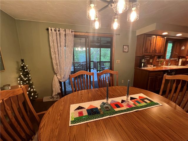 133 Woodcrest Rd, Oakland Twp, PA 16002