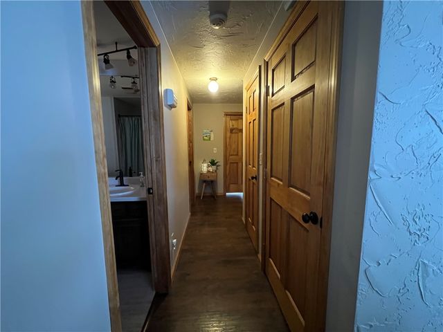 133 Woodcrest Rd, Oakland Twp, PA 16002
