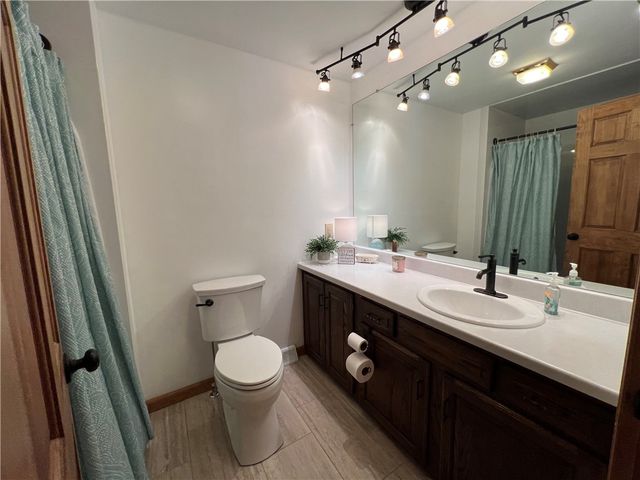 133 Woodcrest Rd, Oakland Twp, PA 16002