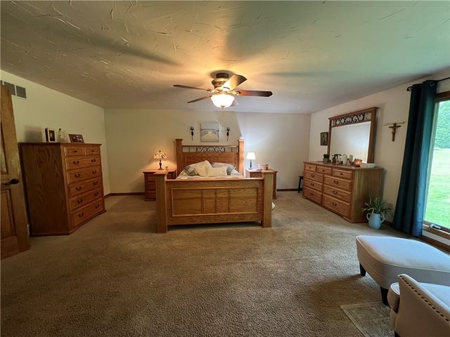 133 Woodcrest Rd, Oakland Twp, PA 16002