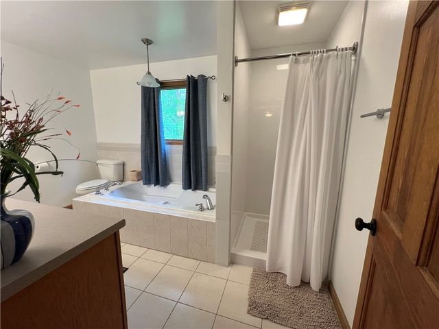 133 Woodcrest Rd, Oakland Twp, PA 16002