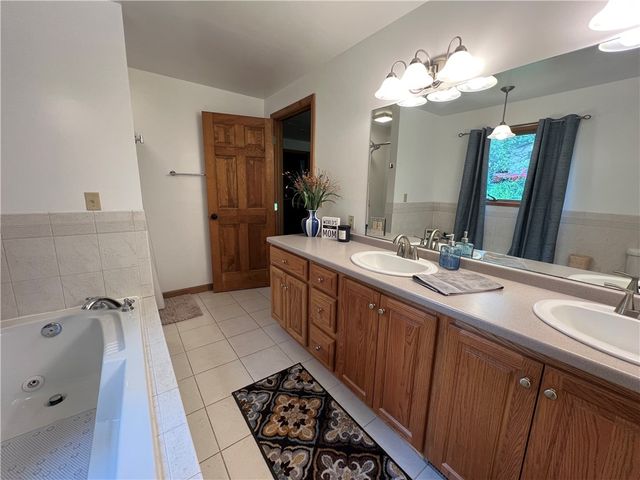 133 Woodcrest Rd, Oakland Twp, PA 16002