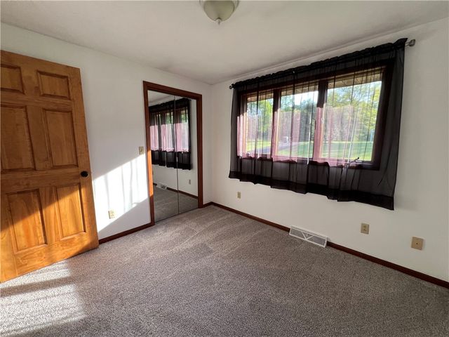 133 Woodcrest Rd, Oakland Twp, PA 16002