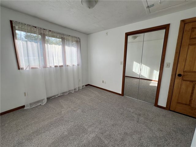 133 Woodcrest Rd, Oakland Twp, PA 16002