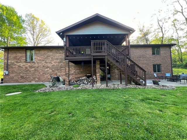 133 Woodcrest Rd, Oakland Twp, PA 16002