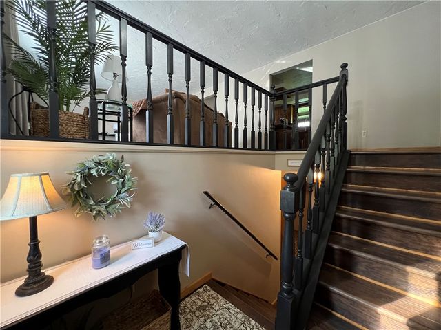 133 Woodcrest Rd, Oakland Twp, PA 16002