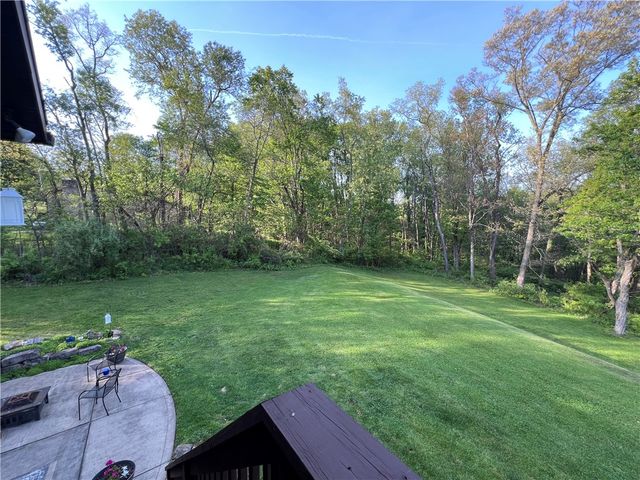 133 Woodcrest Rd, Oakland Twp, PA 16002