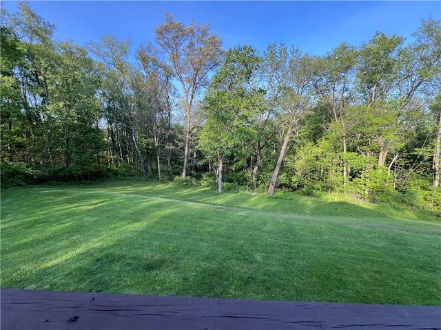 133 Woodcrest Rd, Oakland Twp, PA 16002