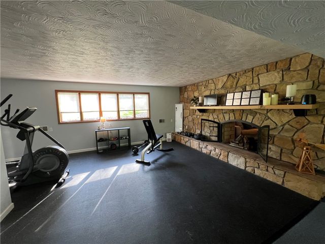 133 Woodcrest Rd, Oakland Twp, PA 16002