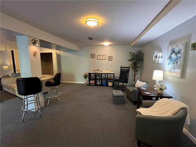 133 Woodcrest Rd, Oakland Twp, PA 16002